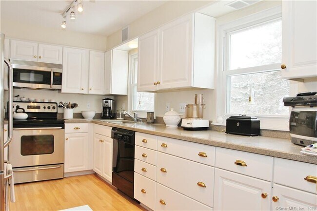 Building Photo - 45 Highland Rd