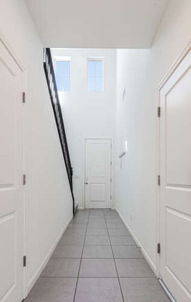 Building Photo - Charming Riverstone Home with Spacious Kitchen Island & Private Backyard & Solar