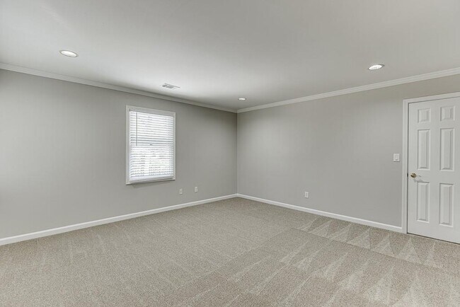 Building Photo - 9345 Riverclub Pkwy
