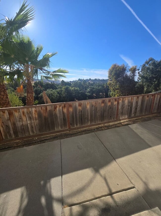 Building Photo - Spacious & Updated 4BD/2.5BA Home in Prime...