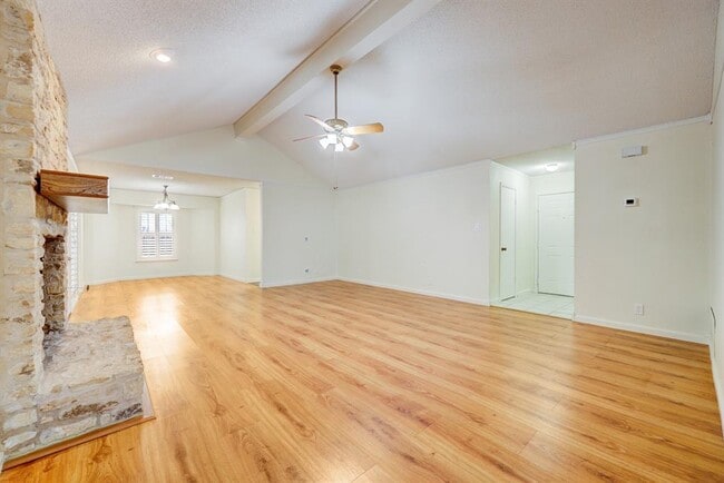 Building Photo - 1704 Foxfire Dr