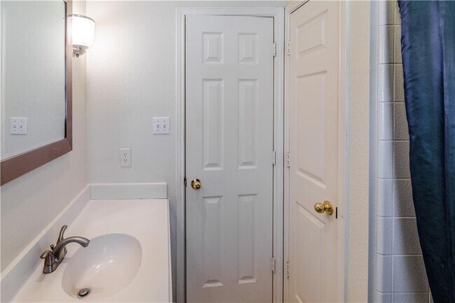 Building Photo - 105 Bluejay Cove