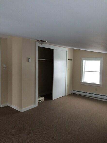 Building Photo - 938 VT-7A