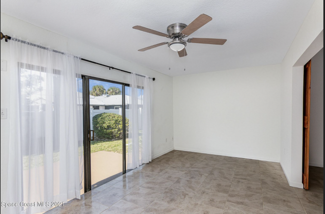 Building Photo - Beachside Townhome with 1 car garage!