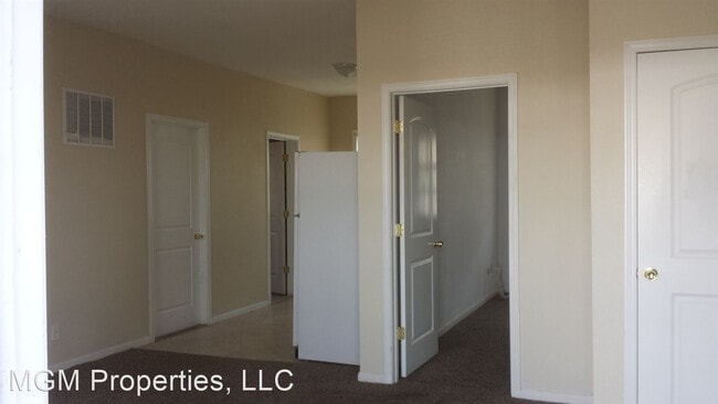Building Photo - 1 br, 1 bath House - 153 S. Green St.