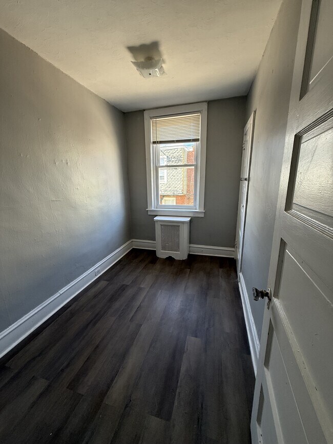 Building Photo - 5623 Ridgewood St