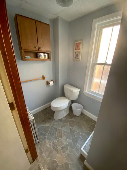Other side of bathroom - 154 College St