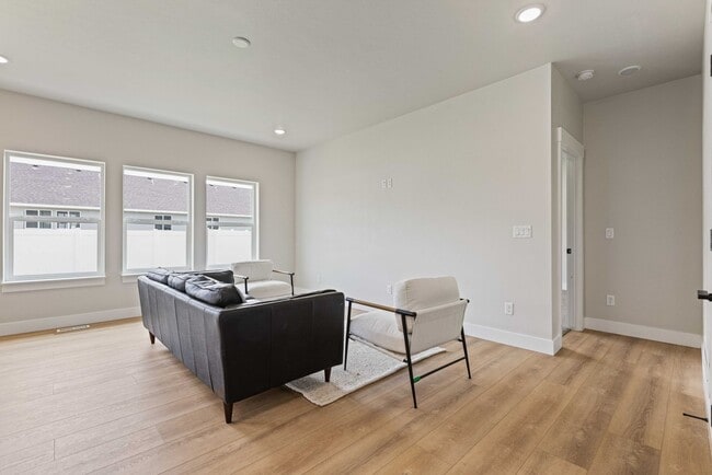 Building Photo - AWESOME 3 Bed 2 Bath Twin home in Sugar city