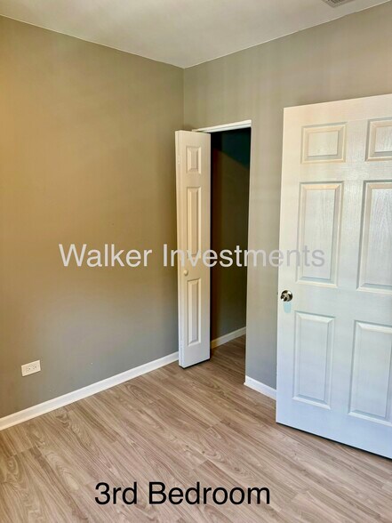 Building Photo - 1627 W 106th St