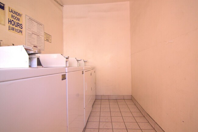 Building Photo - 6520 Shirley Ave