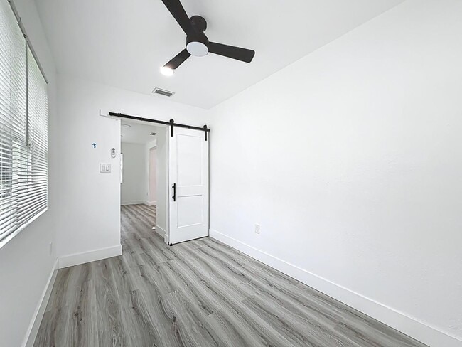 Building Photo - 303 W Valencia St