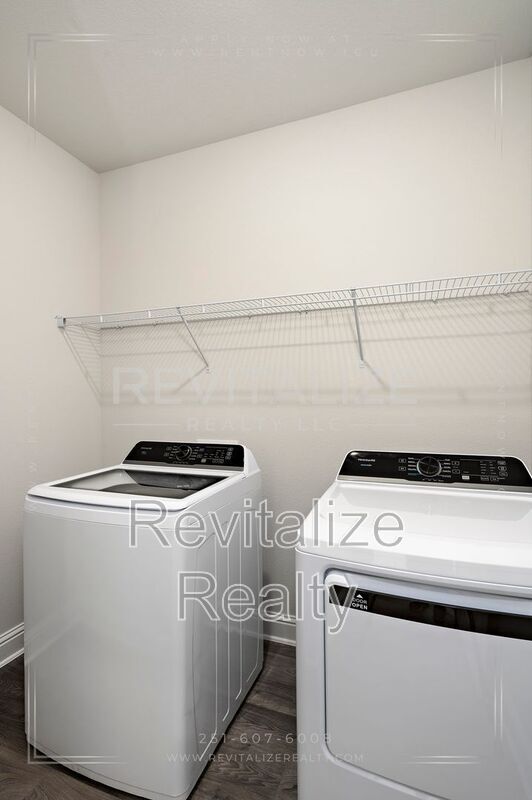 Building Photo - 13658 Addison Pl