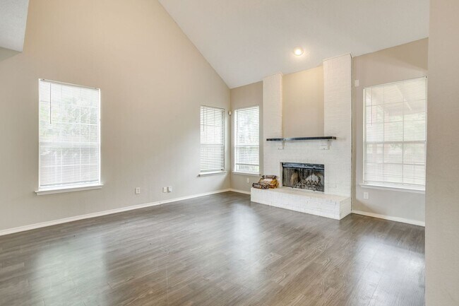 Building Photo - Great Large 4 Bedroom, 2.5 Bath Home Ready for New Tenants- Crowley ISD- 76123