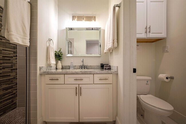 Building Photo - 3218 Crawford St