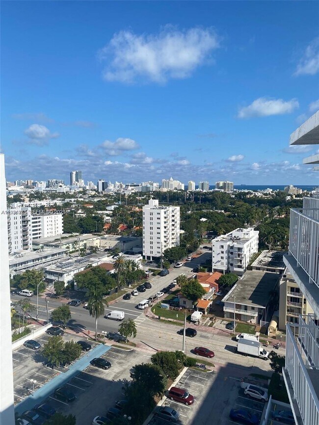 Building Photo - 1228 West Ave