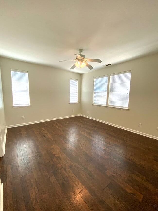 Building Photo - Available Soon! Beautiful house in the Ave's