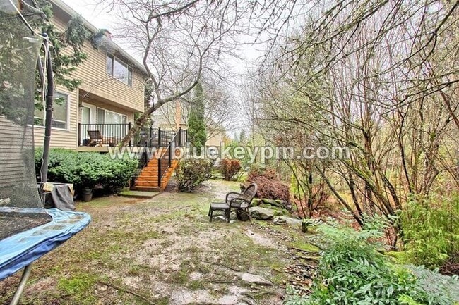 Building Photo - 5 Bed, 2.5 Baths Luxury Home in Murrayhill Near Cooper Mtn Parks