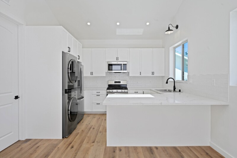 Building Photo - 5044 1/2 Hartwick St