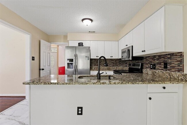 Building Photo - 14 Sandy Pond Ct