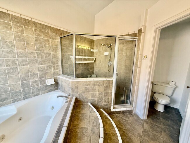 Building Photo - 4-BR Home in Shadow Mountain @ Green Valley