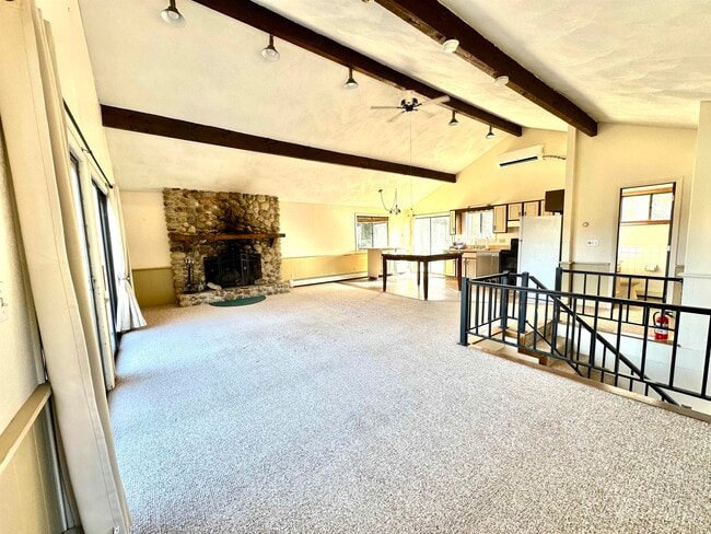 Building Photo - 253 Linderhof Strasse