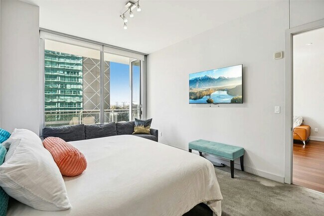 Building Photo - 2900 McKinnon St