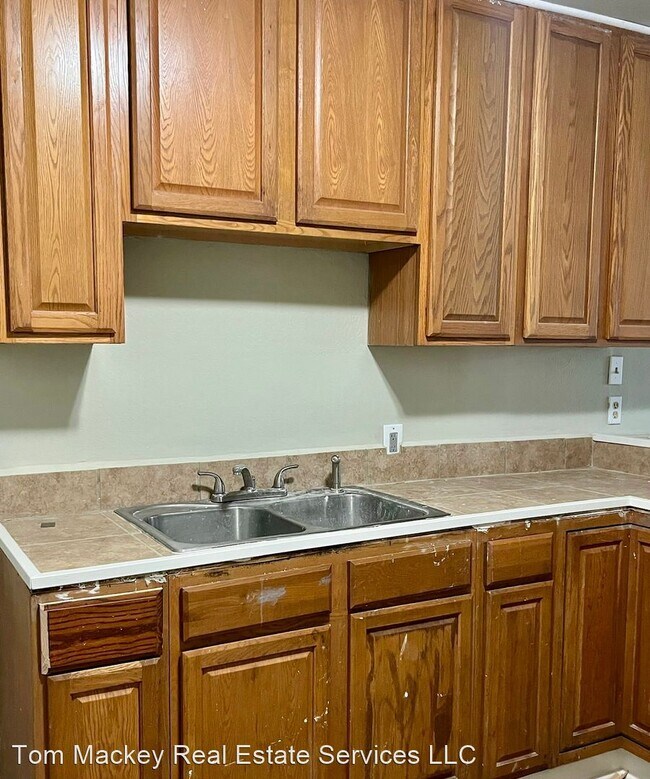 Building Photo - 2 br, 1 bath House - 1138 W. Chimes St.