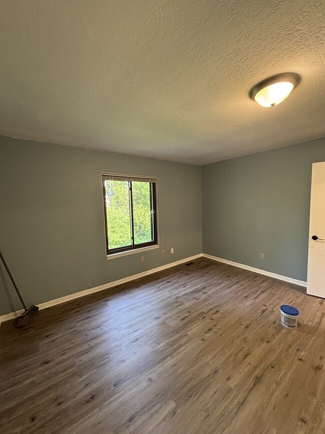Building Photo - 1752 Maple Ridge Rd