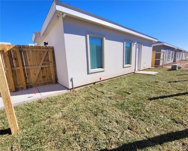 Building Photo - 19 Vani Dr