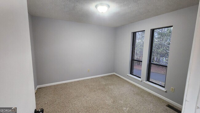 Building Photo - 6694 Live Oak Ln