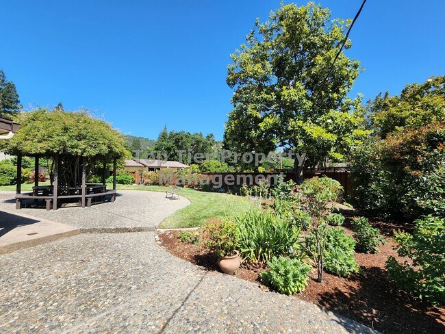 Building Photo - Spectacular 4 Bd/3 Ba, 2379 sf (plus separate structure ideal for office), single-family house in...