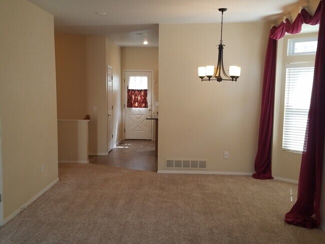 Building Photo - Fantastic home in Charleston Place, 4-bedroom, 3 bath, 2 car!