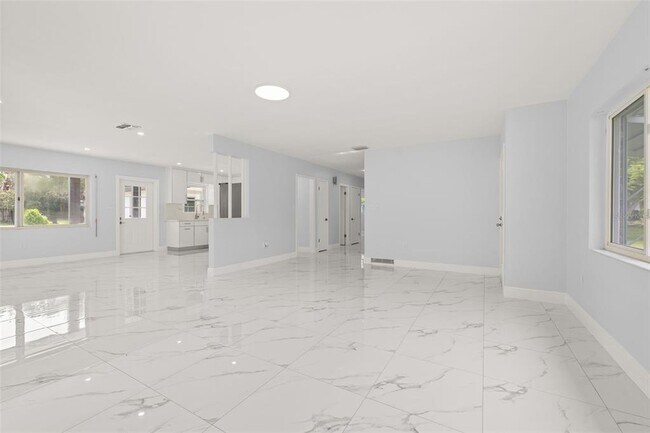 Building Photo - 930 Aultman Rd
