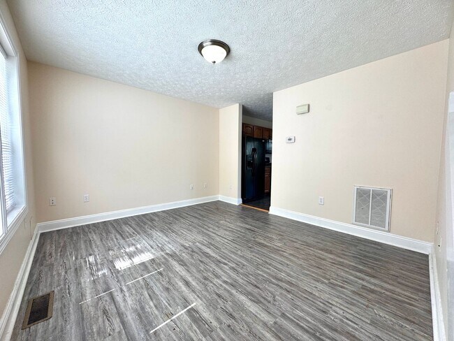 Building Photo - Oak Tree Townhome