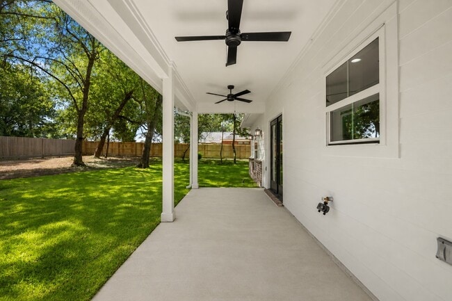 Building Photo - 5161 Lazy Ln
