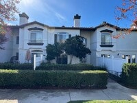 Building Photo - Beautiful 2Bd/2.5Ba Townhome in Rancho Santa Margarita w/2 Car Garage!