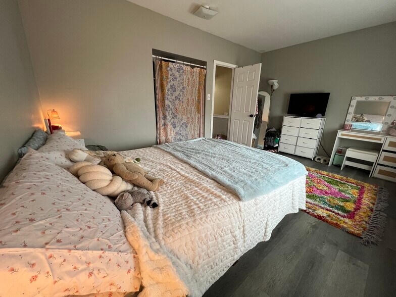 Unit 2 - Bedroom 1 - 2031 N 15th St