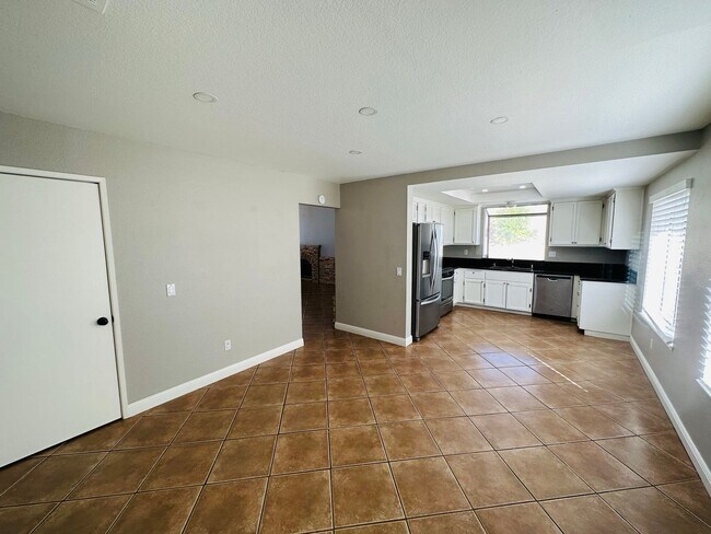 Building Photo - Coming Soon! 3 bedroom Murrieta home for L...