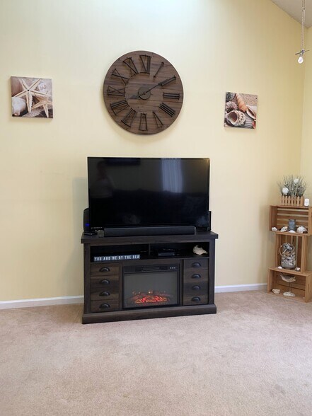Building Photo - 3700 Golf Colony Ln