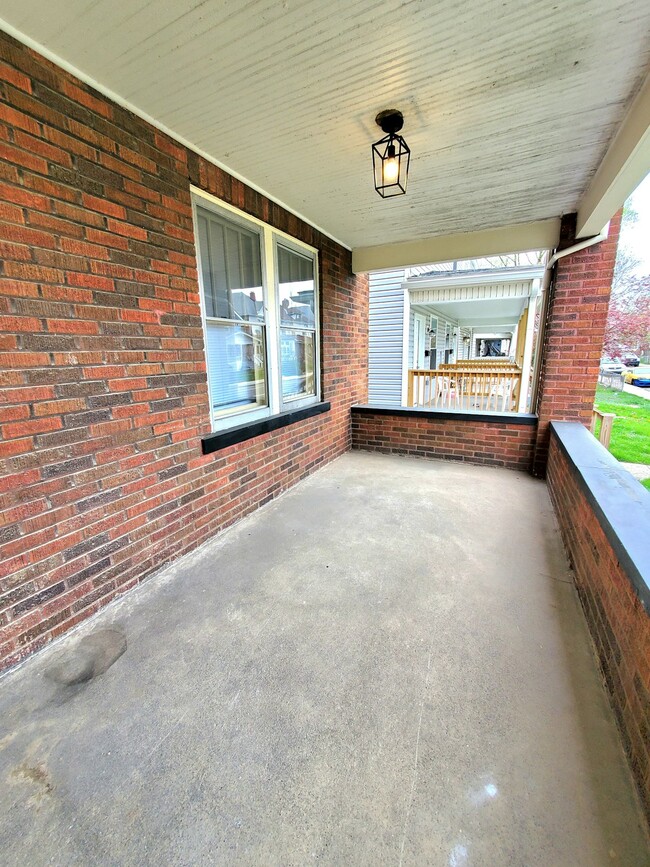 Building Photo - 71 Dana Ave