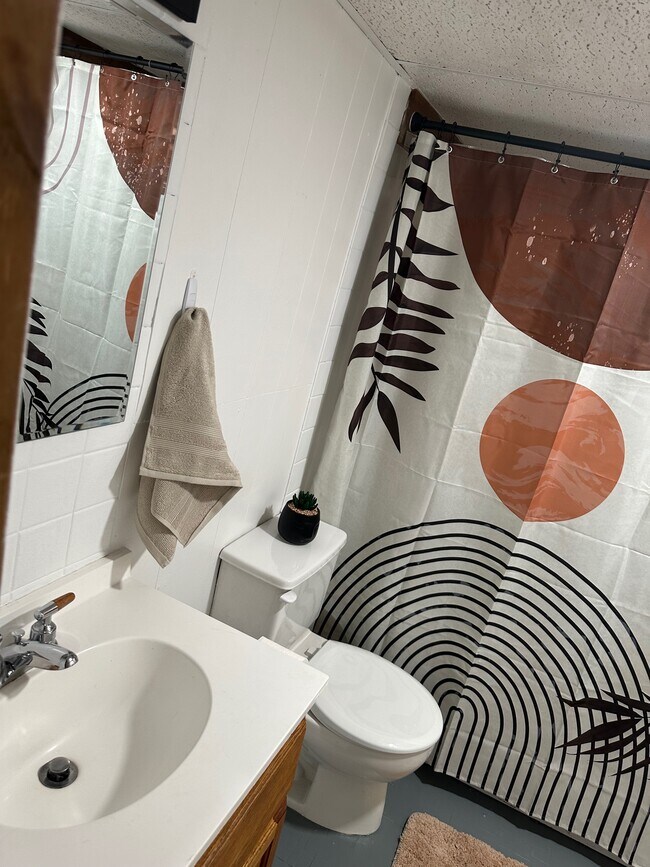 Building Photo - 7801 Oak Ave