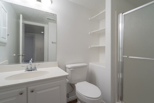 Building Photo - La Paloma Condo with 2-Bedrooms and 2-Bathrooms