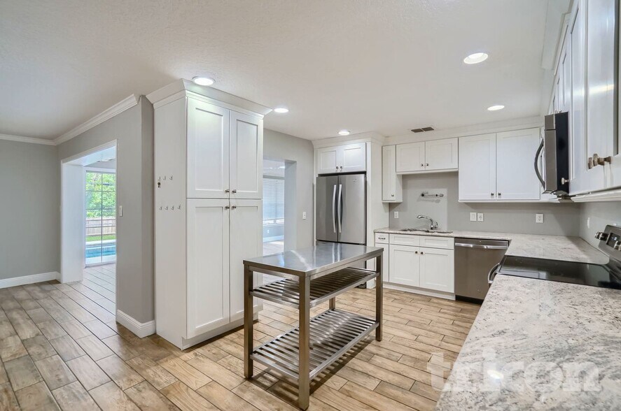 Building Photo - 421 San Sebastian Prado