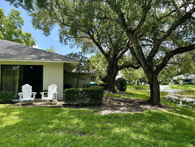 Building Photo - 216 Club Dr