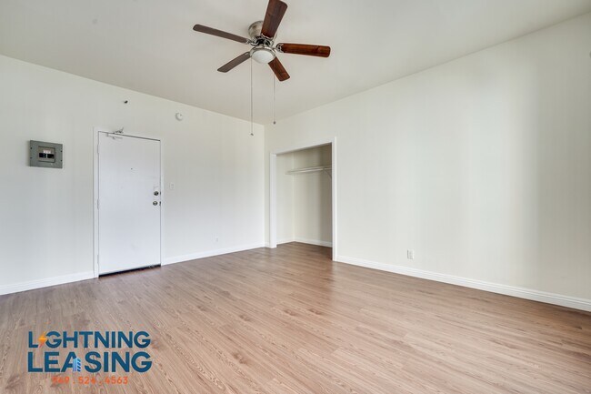 Building Photo - 1058 Normandie Ave