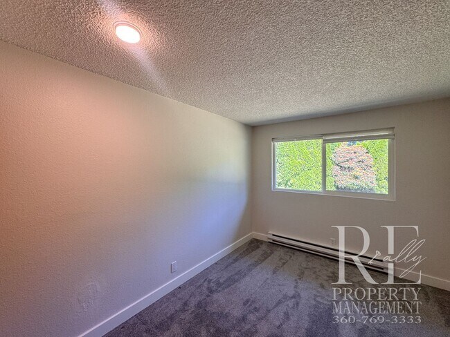 Building Photo - 8240 NE Seawind Ave