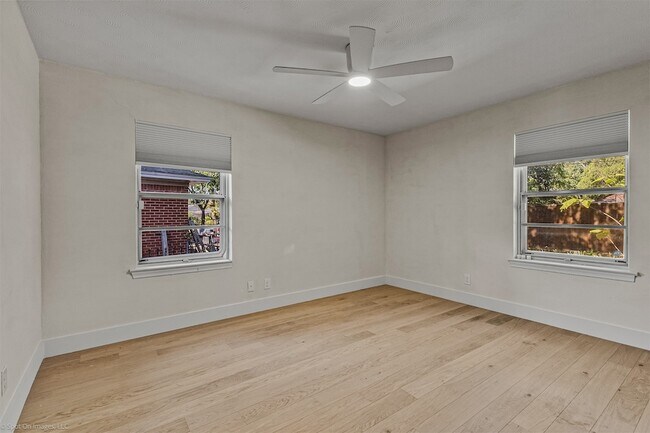 Building Photo - 1351 Dell Oak Dr