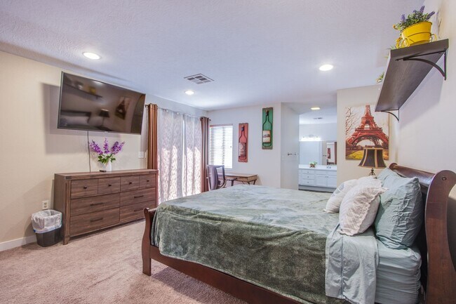 Building Photo - Spacious, Stylish, and Fully Furnished – L...