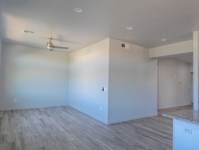 Building Photo - 3 Bedroom 2.5 Bath Home