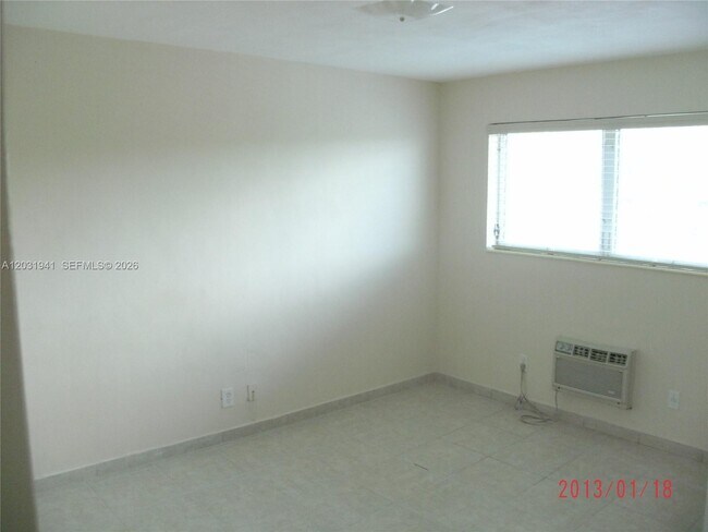 Building Photo - 2700 NE 135th St